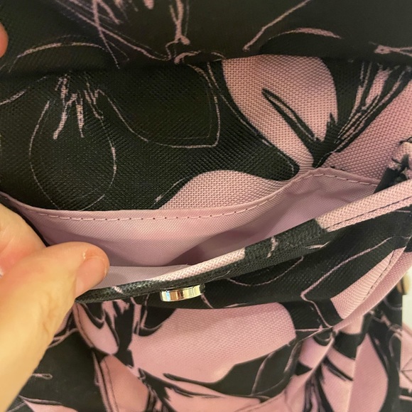 Dakine black and pink small backpack perfect for short hike - Picture 6 of 9